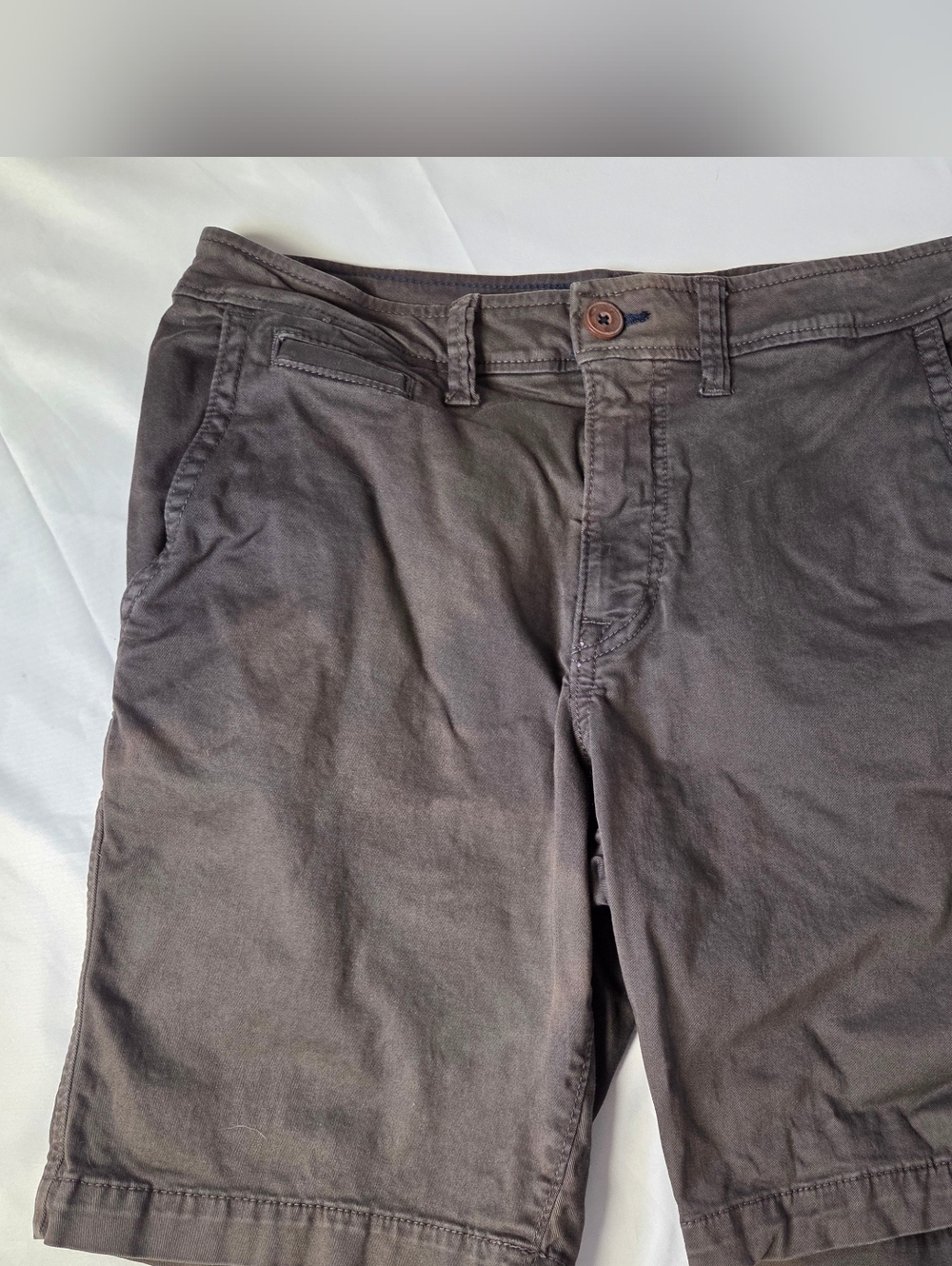 American Eagle Outfitters Men's Flat Front Shorts in Charcoal‎